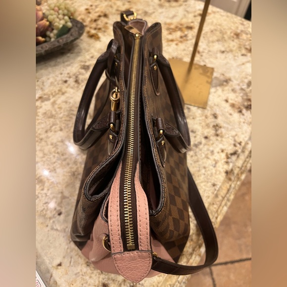 AUTHENTIC LOUIS VUITTON
Damier Canvas Ebene
Normandy Bag - Picture 6 of 16